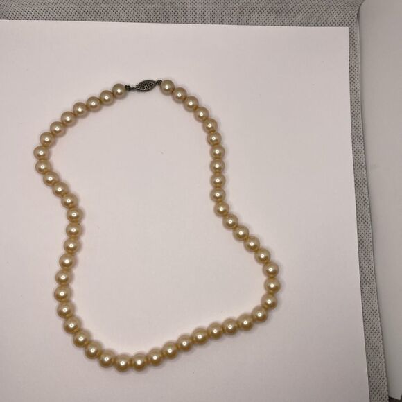 Vintage glass pearls champagne color - Picture 10 of 10